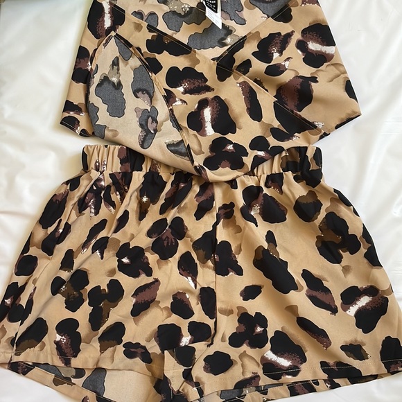 Two piece cheetah set🐆 - Picture 5 of 5